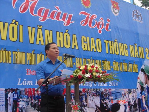 Anh Nguyễn Phi Long - Ủy viên Ban thường vụ Trung ương Đoàn, Phó Chủ tịch thường trực Trung ương Hội LHTN Việt Nam phát biểu tại Ngày hội